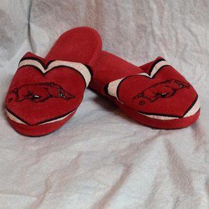 Arkansas Razorbacks woman's House slippers, red & white , Size 5-6 NCAA,SEC